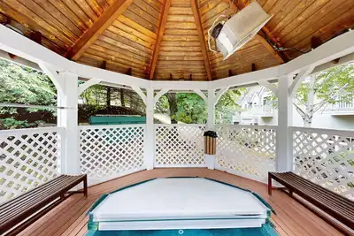 Image de Mountainside resort condo, hot tub, gas fireplace, bus to slope, wifi, w/d