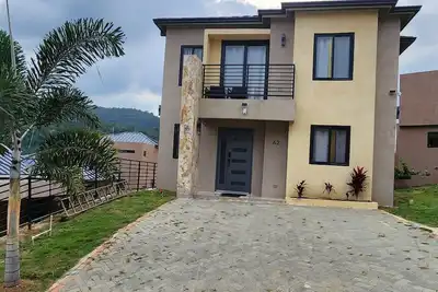 Image de Luxury 3-bedroom house close to Dunns River Falls @ Ocho Rios Country club.