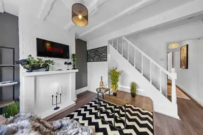 Image de Apartment Sleeps 7 with Free Parking