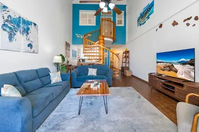 Image de Kamaole Sands 7-405: Stunning Renovation, Large Lanai, Ocean View, Full Split Ac