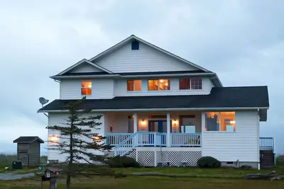 Image de Stunning beach and waterfront escape with outstanding views, gas grill and Wifi