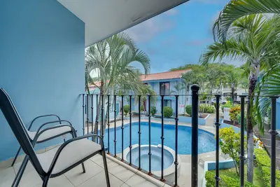 Image de Comfortable haven with terrace and pool - your family-friendly getaway