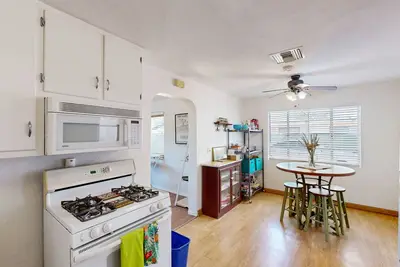 Image de Cozy desert home with patio, enclosed yard, Ac, & board games