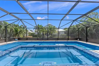 Sparkling, dog-friendly home with private pool & spa, W/D, and centrally located