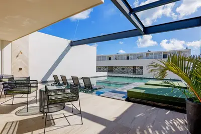 Tropical studio apartment with shared rooftop pool and amazing views