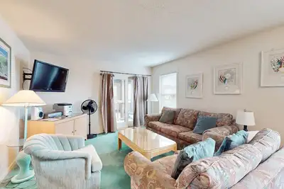 Image de Coastal home with easy beach access and close to local attractions