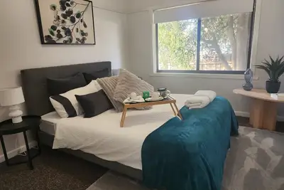 Image de Peaceful, centrally located, 2 bedroom cottage minutes walk to Morwell Cbd.