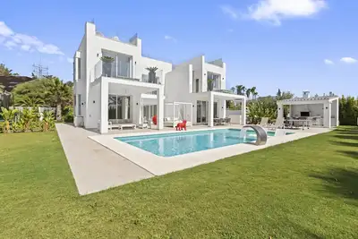 Image de Villa Nikki - a stunning new family villa in La Quinta - Marbella