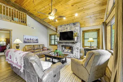 Image de 28 Acres: Home w/ Barn & Fire Pit Near Franklin!