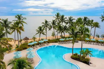 Image de 2 Queen Beds Room w/ Balcony, Outdoor Pool, Free Parking & Pets Allowed