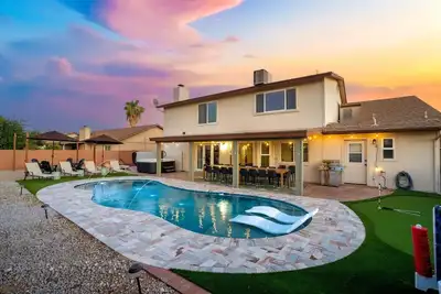 Image de Epic Family Getaway | Speakeasy, Pool, Basketball