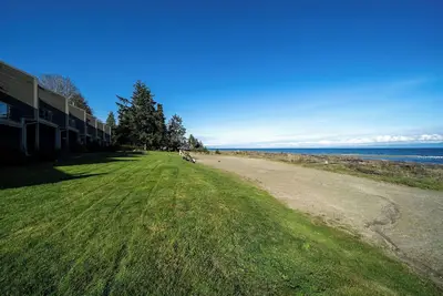Image de #219 Lower Beach View Suite at Shorewater Resort, Qualicum Beach