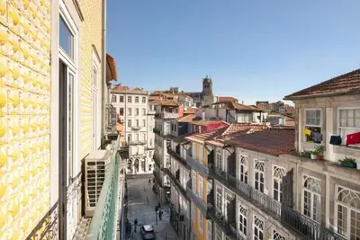 Image de Chic 3-Bedroom Retreat in Porto’s Iconic Cardosas Block\n\n\n\n\n\n\n