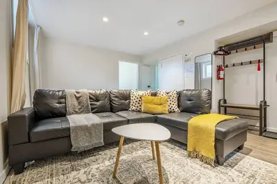 Image de Stylish Gem - 2br w Office and Secure Entry