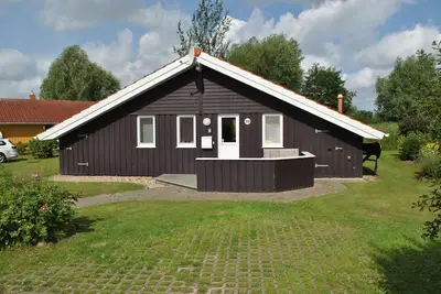 Image de Danish vacation home at the end of a cul-de-sac in the New Zealand vacation park