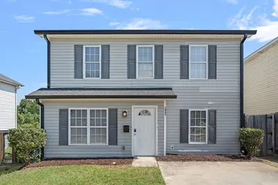 Image de Cozy 4br Home Near Uptown -King Bed- Jacuzzi