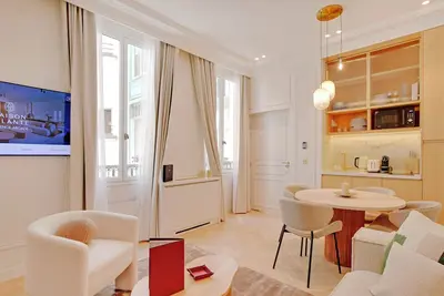 Image de Un Elegant 1-Ch/1SdB avec Services à La Madeleine - Opéra