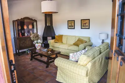 Image de Between oaks and open skies: rural house for 10 people 25 km from Zamora