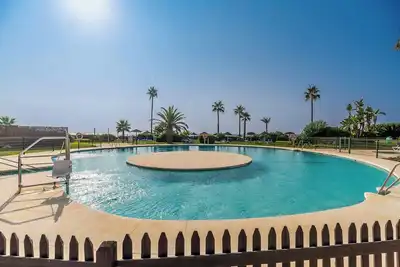 Image de 122 - Luxury Beachfront Apartment with Panoramic Views and Pool, Mijas