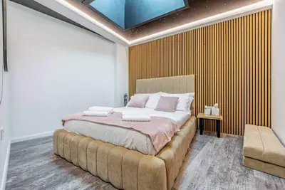 Image de Oslo inspired executive apartment.