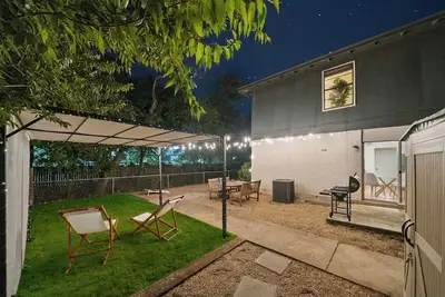 Image de Epic Indoor/Outdoor Living by Downtown Austin