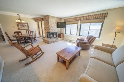 Image de Spacious condo that sleeps 6 with a free shuttle