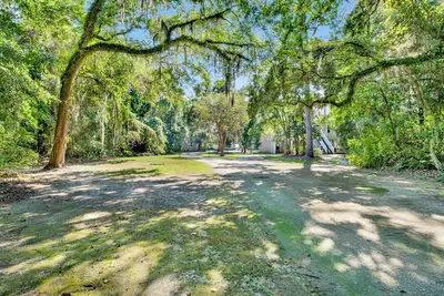 Image de New Listing! Bayfront, Spacious 6-bedroom house in delightful Fairhope