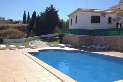 Image de Albufeira holiday villa with large sun terrace shared pool and quiet location,