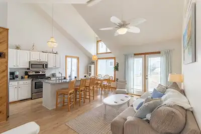Image de Oceanside Corolla townhome w/ community beach access, pool & tennis!