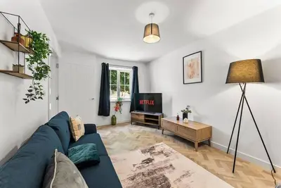 Image de Spacious and Stylish Abode in Nottingham Sleeps 14