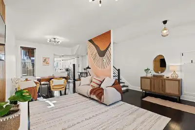 Image de Luxurious Lancasater home [6 beds - 10 guests]! Free parking! Clean + walkable!