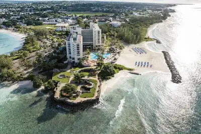 Image de 3 Elegant Ocean View Suites Perfect for the Whole Family in Beachfront Resort
