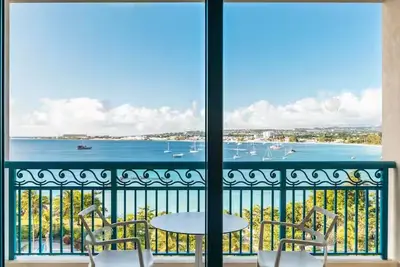 2 Inviting Suites w/ Stunning Bay Views and Full Spa Services - Infinity Pool