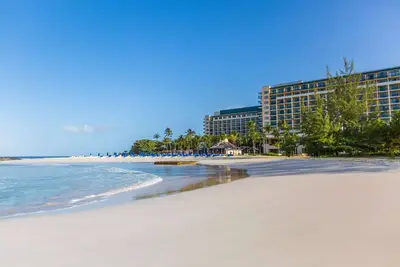 Oceanfront Retreat: 4 Suites w/ Stunning Bay Views & Spa Access - Two Pools