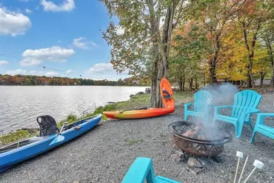 Image de Lakefront * Kayaks * Firepit * Arcade * Pool Table