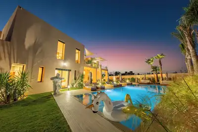 Image de Villa Piscine, Salle de Sport et Confort Moderne