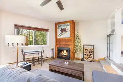 Skier's Paradise: Pet-Friendly, Easy Walk to Main Lift, 4 Beds