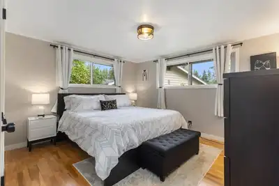Image de King Bed I Piano I Fenced Yard I Pets Ok