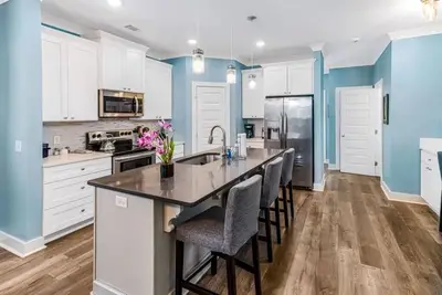 Image de Southern Comfort - Beautiful home minutes to Downtown, Forsyth Park, Tybee Beach