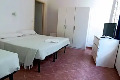 Image de Mars, one-bedroom apartment in the hills 2 km from the sea