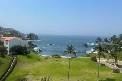 Chihuahua 144, Charming 2-bedroom, ocean front, Ac, king bedroom, loft bedroom