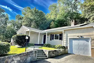 Image de 3-bedroom Candlewood Lakeside house