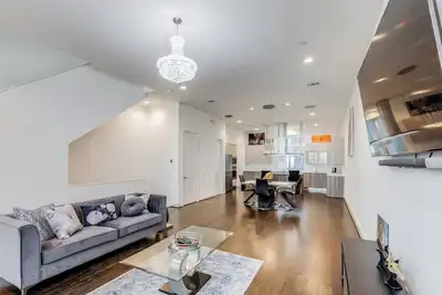 Image de Posh Italian home with a rooftop terrace in the heart of Houston!