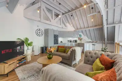 Image de Unique 3bd Penthouse in Historic Church Conversion