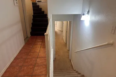 Image de Cozy large home with. Downstairs with a closed door will be the rented space