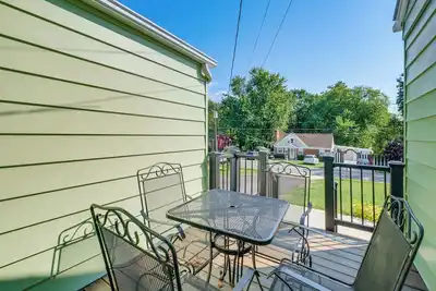 Image de 2 Mi to Potomac Mills: Modern Home in Woodbridge
