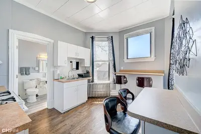 Image de Very Sharp Cozy Pad!