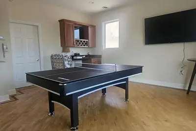 Image de Cozy Billards Home w/ Spa Tub