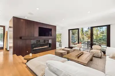 Image de Private 4 Bedroom Estate on exclusive Red Mountain w/ soaring views & Jacuzzi