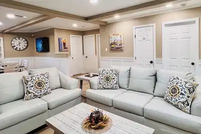 Image de Entertainment District Retreat in Arlington- Short walk to the stadiums!